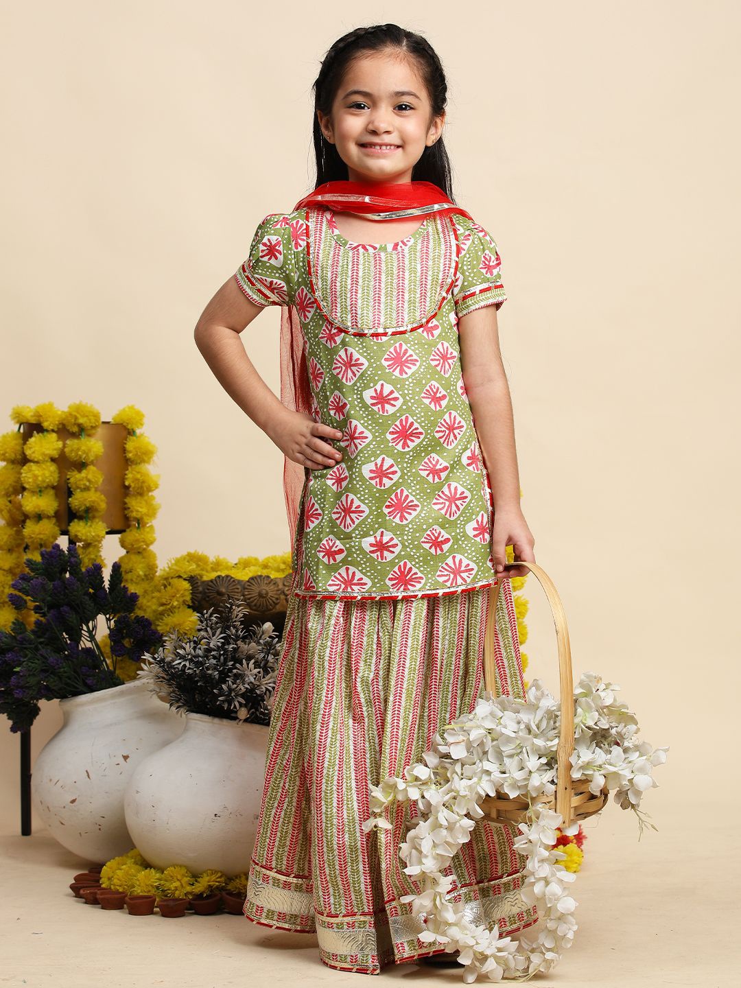 

Cutiekins Girls Printed Ready to Wear Lehenga & Blouse With Dupatta, Green