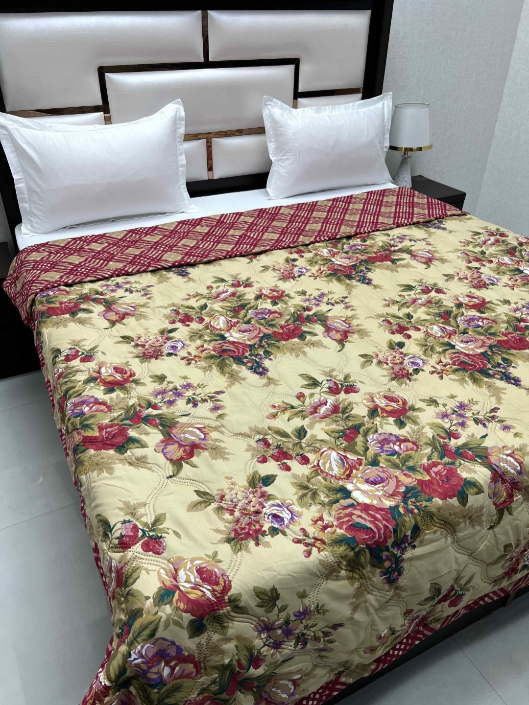 

Pure Decor Doze Red & Green Floral AC Room 350 GSM Reversible King Double Bed Comforter
