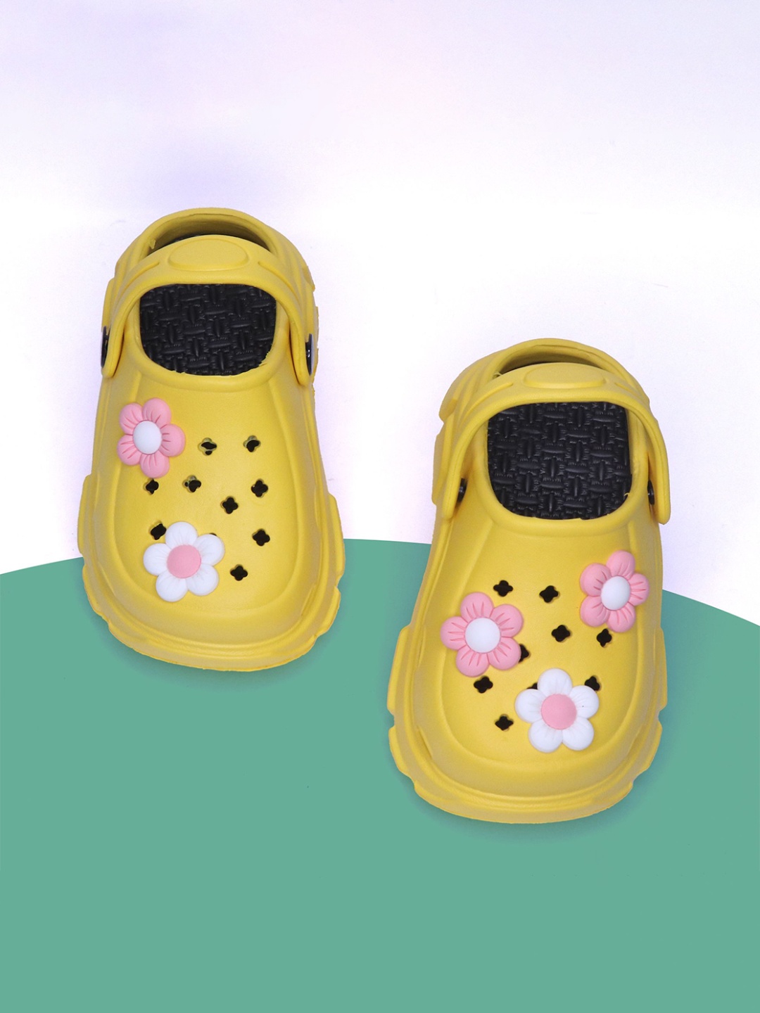 

BAESD Girls Croslite Clogs, Yellow