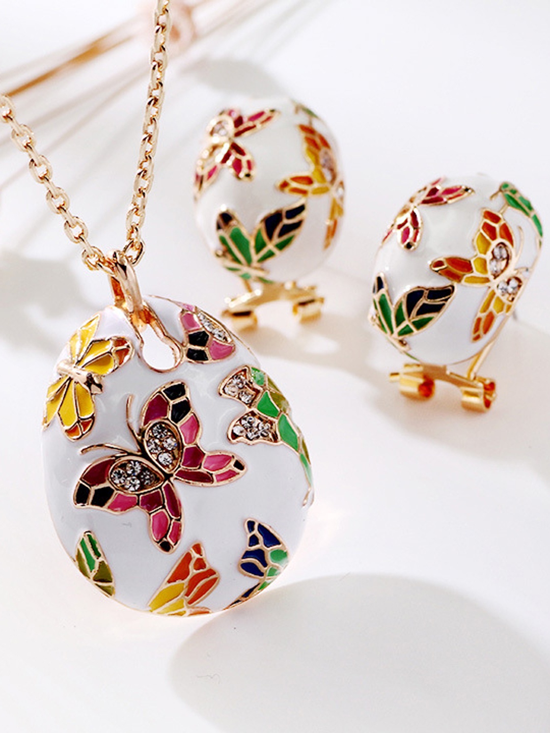 

DressBerry Gold Plated Stone Studded Jewellery Set