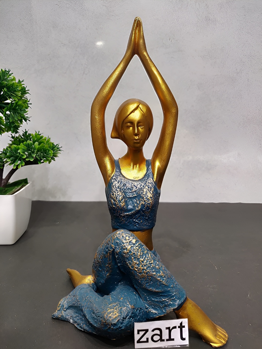 

Zart Blue & Gold Toned Figurine Showpiece