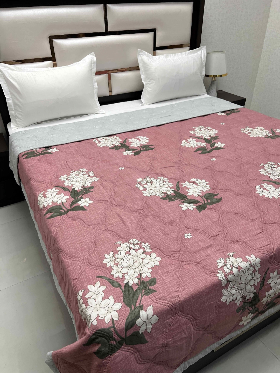 

Pure Decor Maroon & White Floral Microfiber AC Room 210 GSM Double Bed Comforter