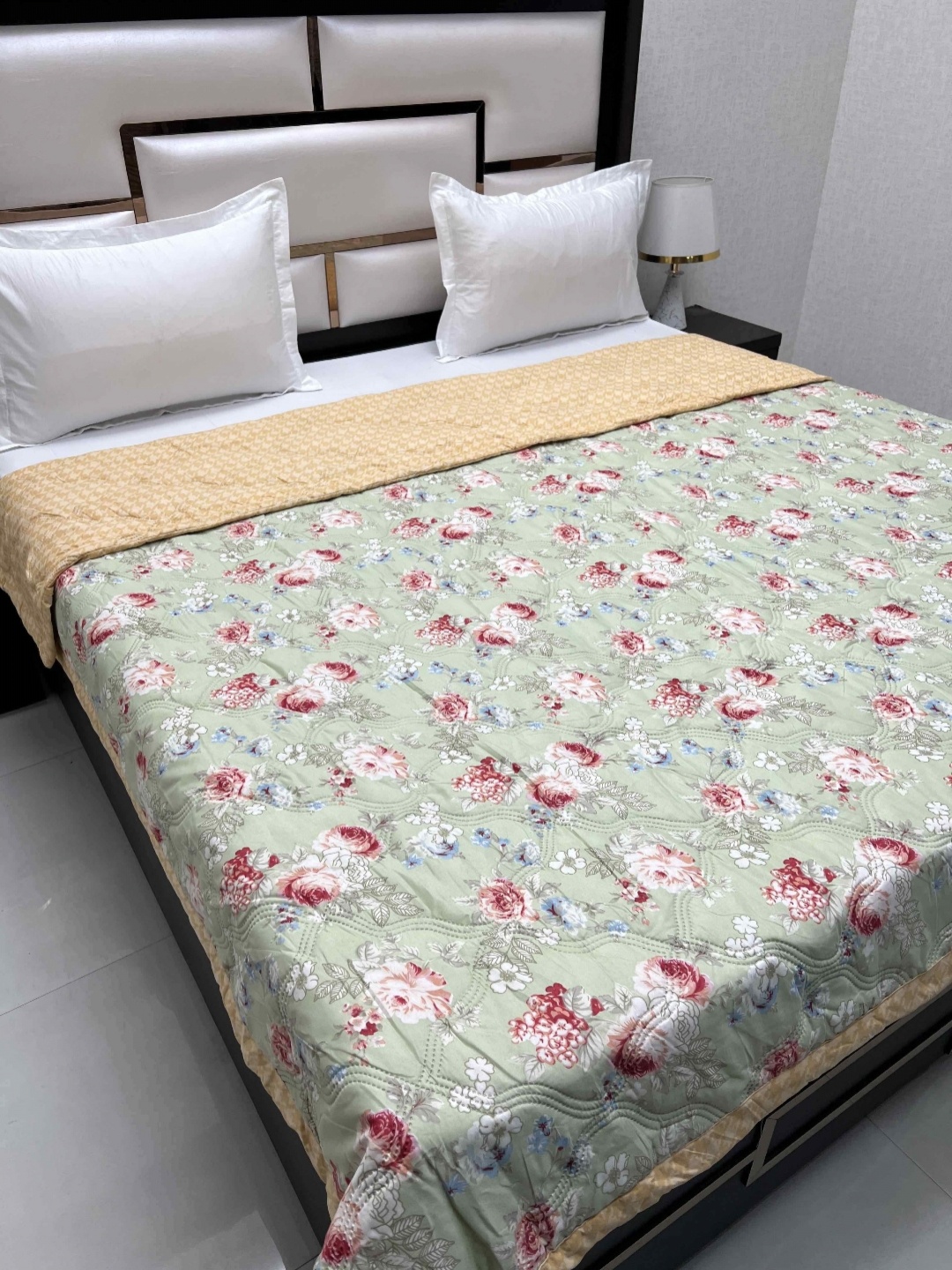 

Pure Decor Doze Green & Red Floral AC Room 233 GSM Reversible King Double Bed Comforter