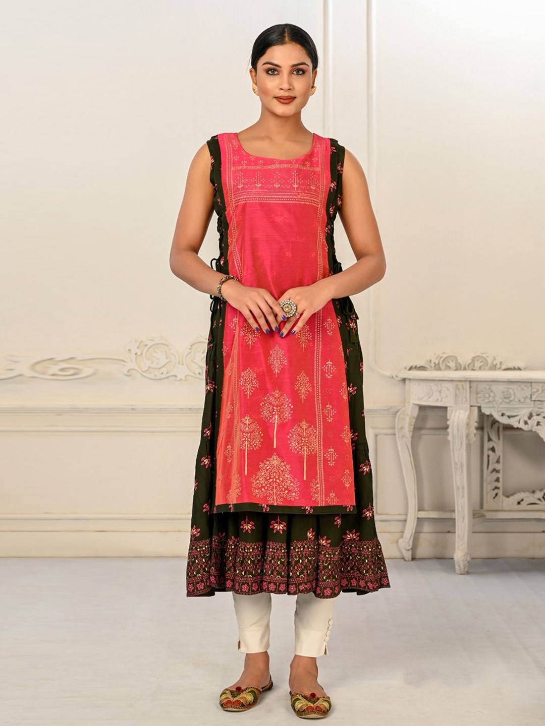 

JIVORA Printed Flared Kurta, Black