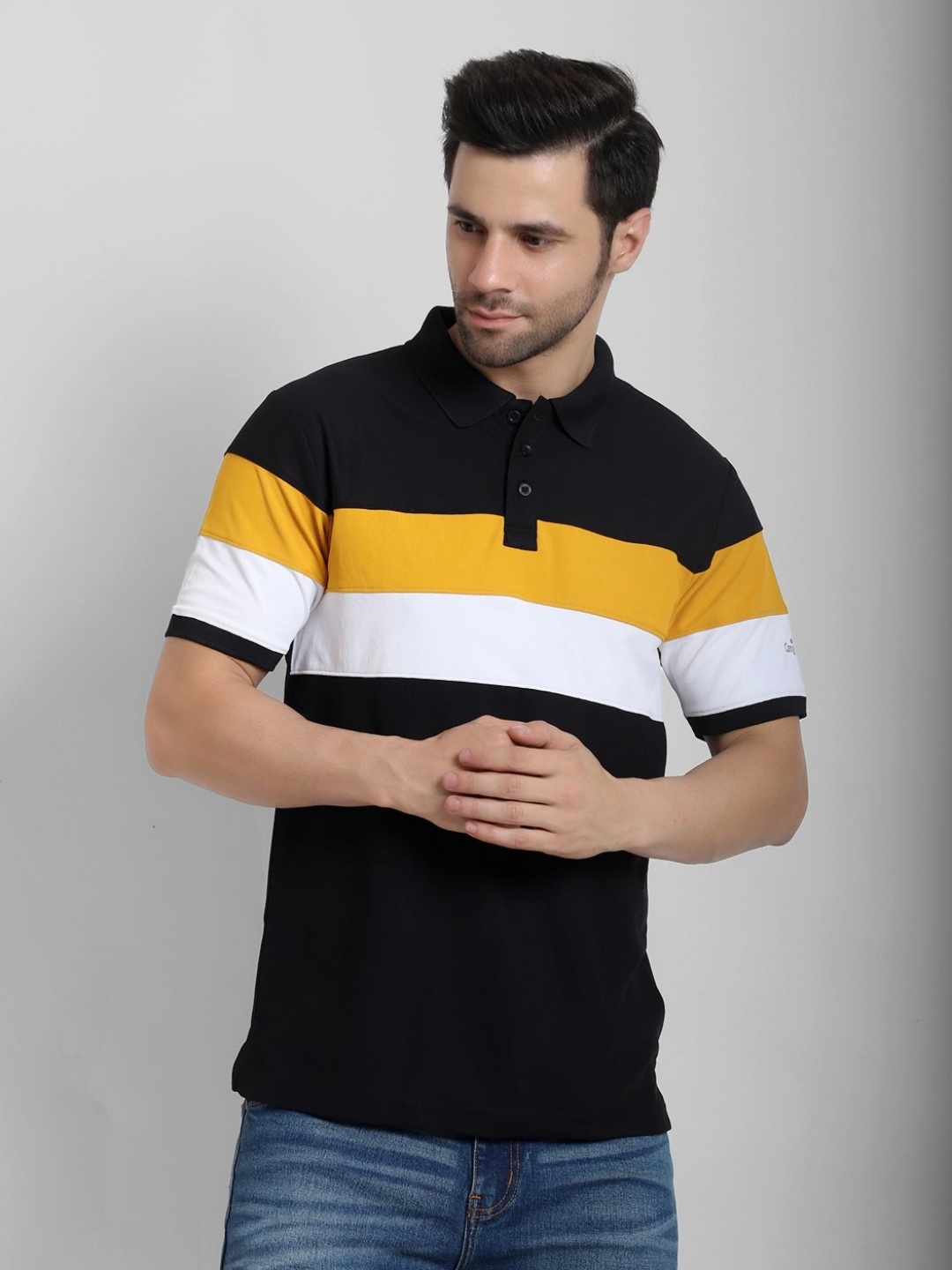

Canjuice Men Colourblocked Polo Collar T-shirt, Black