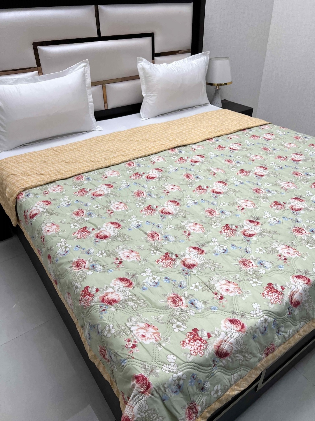 

Pure Decor Doze Green & Red Floral AC Room 300 GSM Reversible King Double Bed Comforter