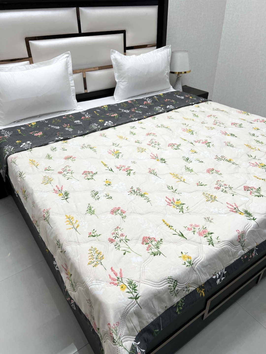 

Pure Decor Doze Cream-Coloured Floral AC Room 300 GSM Reversible King Double Bed Comforter