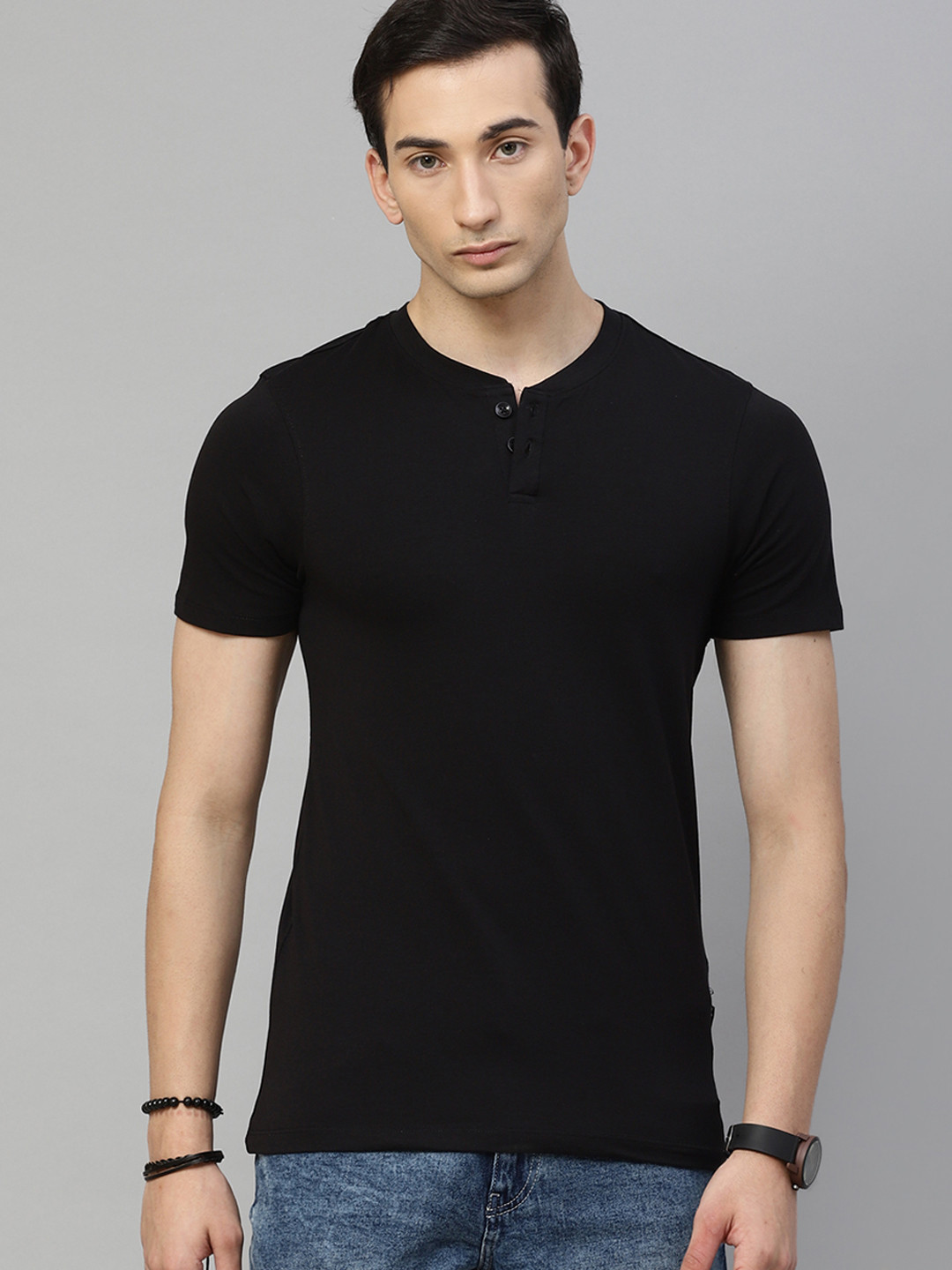 

Roadster Men Black Solid Henley Neck T-shirt