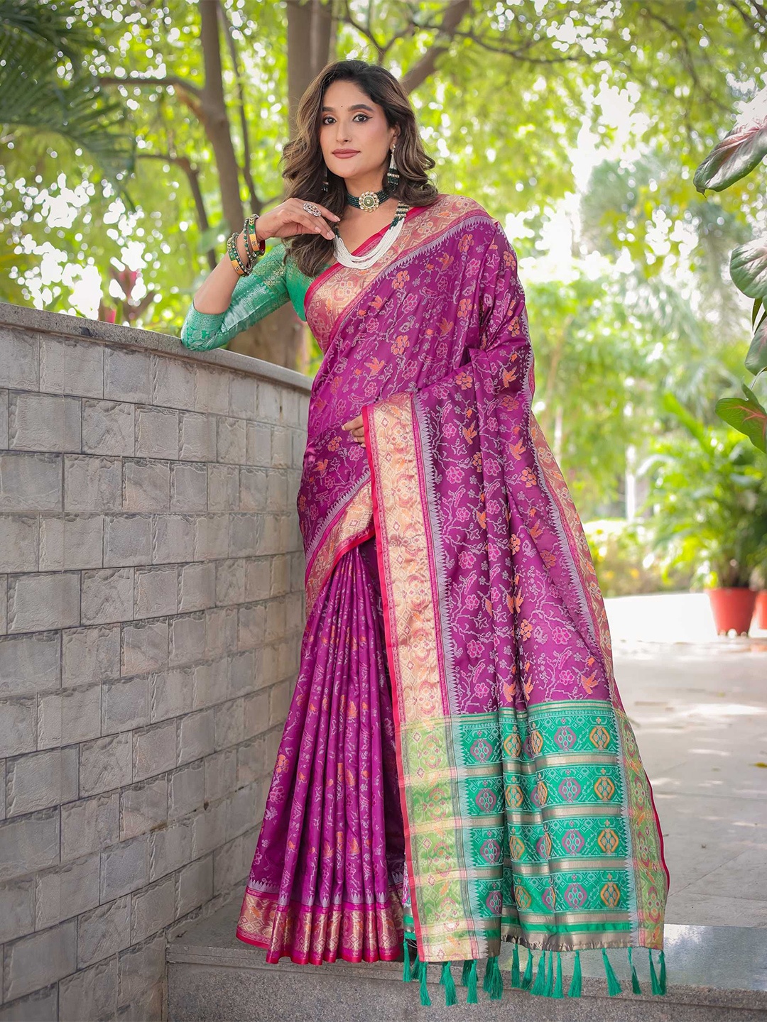 

Kandora Woven Design Zari Pure Silk Banarasi Saree, Purple