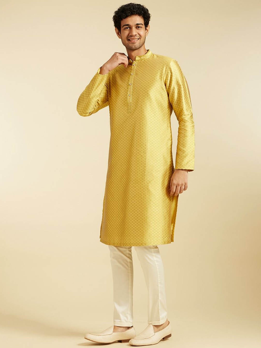 

Diwas by Manyavar Geometric Woven Design Mandarin Collar Straight Kurta, Green