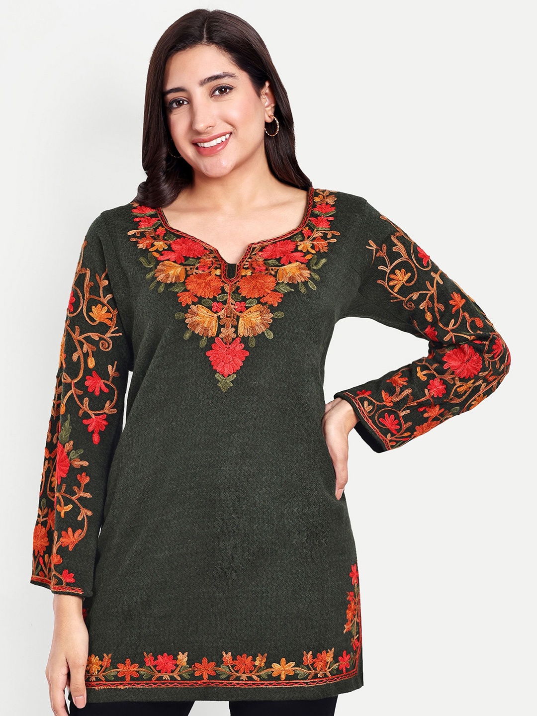 

HAUTEMODA Ethnic Motifs V-Neck Kurti, Green