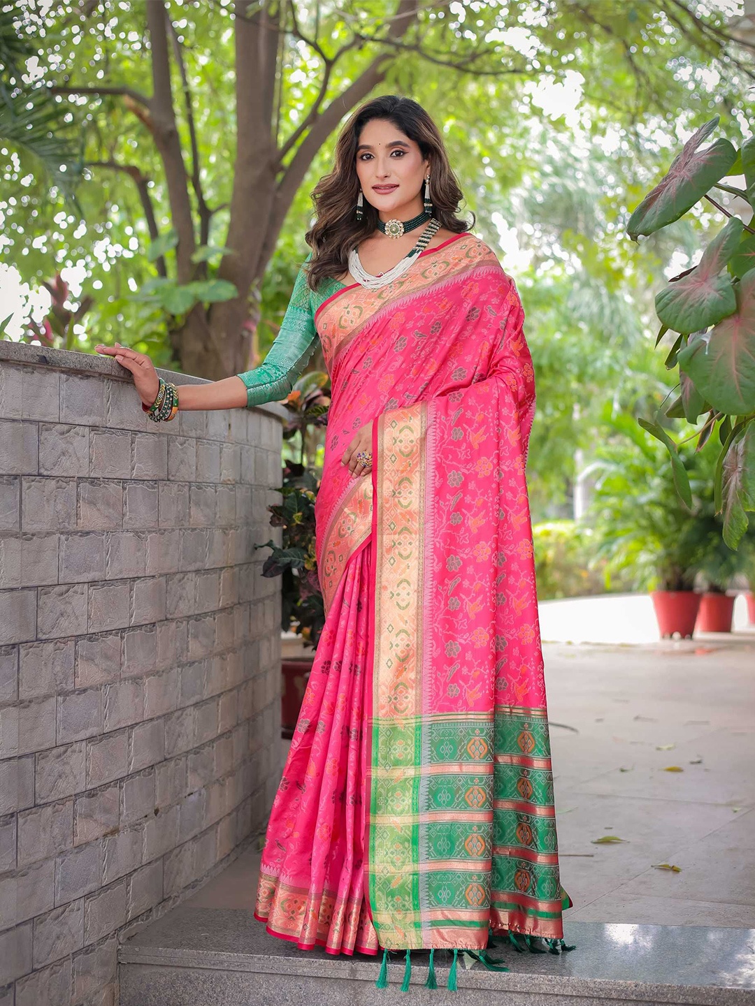 

Kandora Woven Design Zari Pure Silk Banarasi Saree, Pink