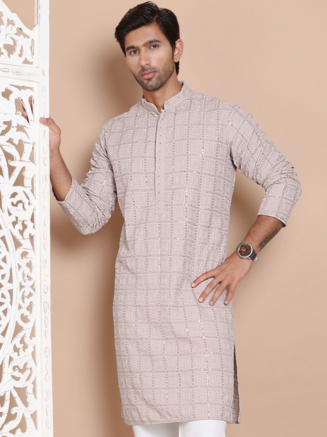 

Jompers Men Geometric Embroidered Sequinned Kurta, Grey