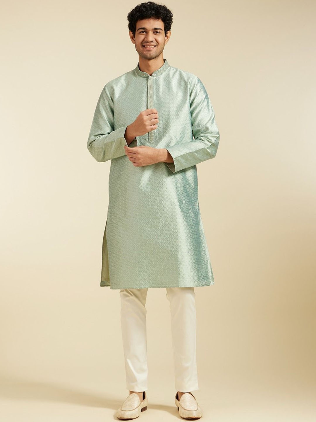 

Diwas by Manyavar Embroidered Thread Work Mandarin Collar Straight Kurta, Green