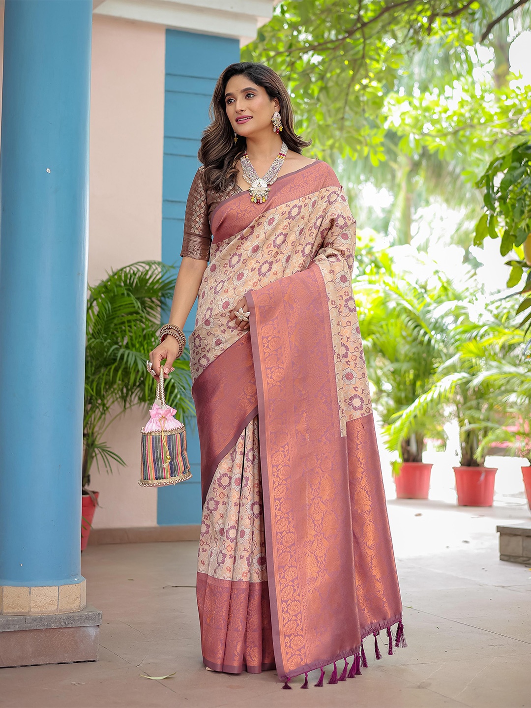 

KIMISHA Woven Design Zari Silk Blend Kanjeevaram Saree, Beige
