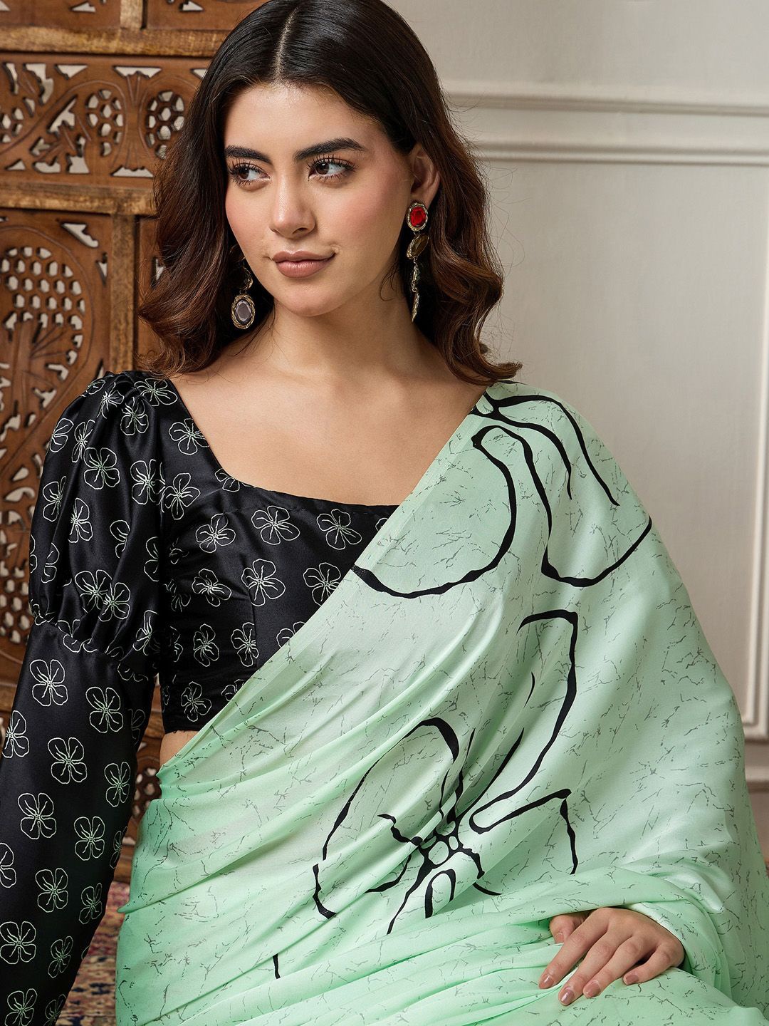 

Sangria Printed Saree With Blouse Piece, Green