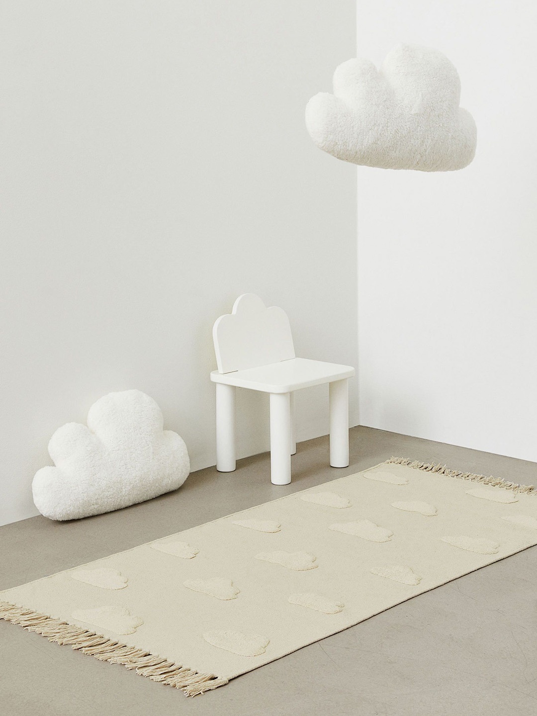 

H&M White Tufted Pattern Cotton Rug