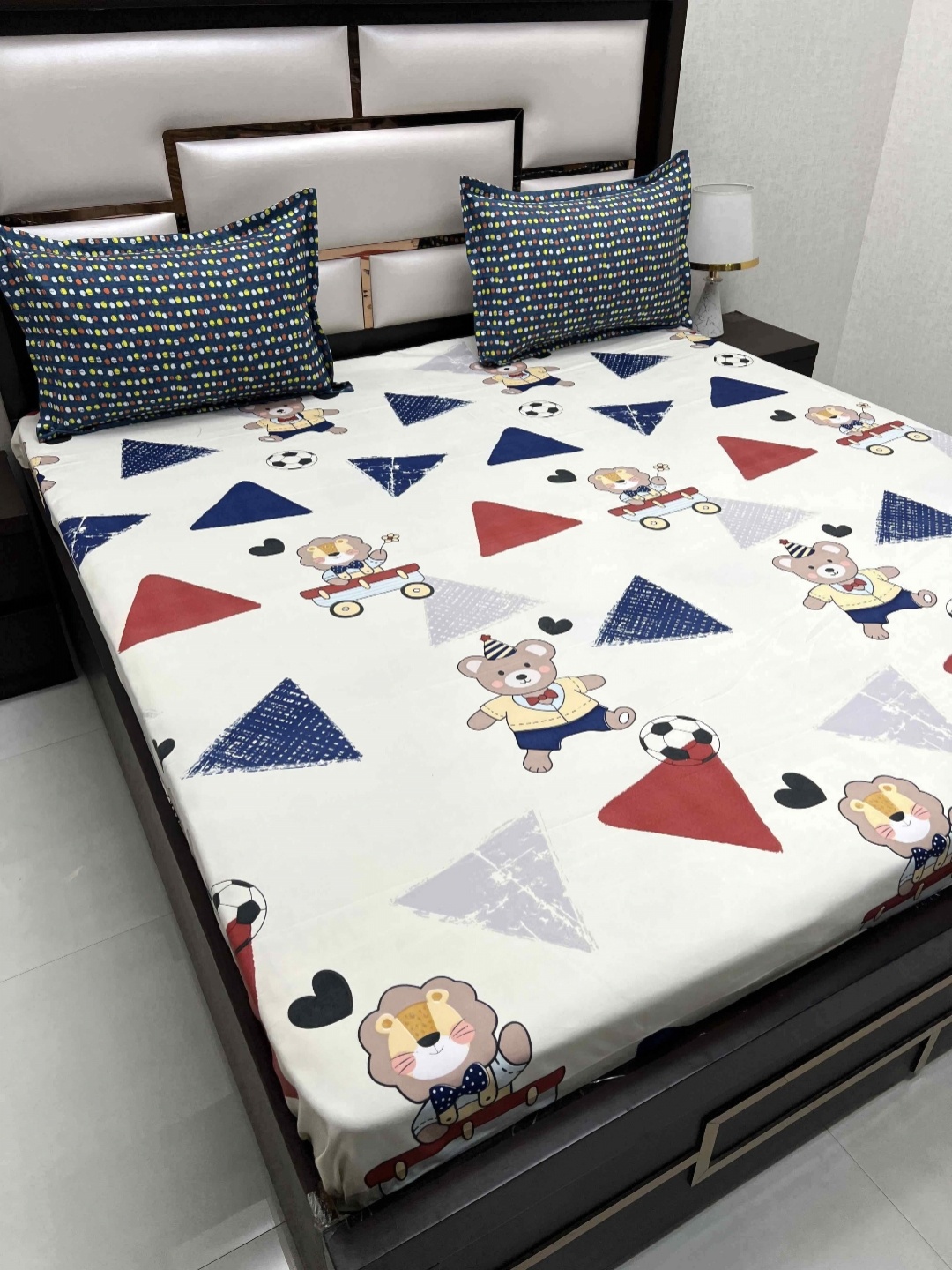 

Pure Decor King Size Double Bedsheet With 2 Pillow Covers 2.74m X 2.74m, White