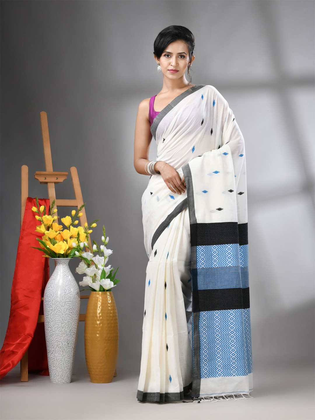 

Charukriti Ethnic Motifs Pure Cotton Saree, Off white