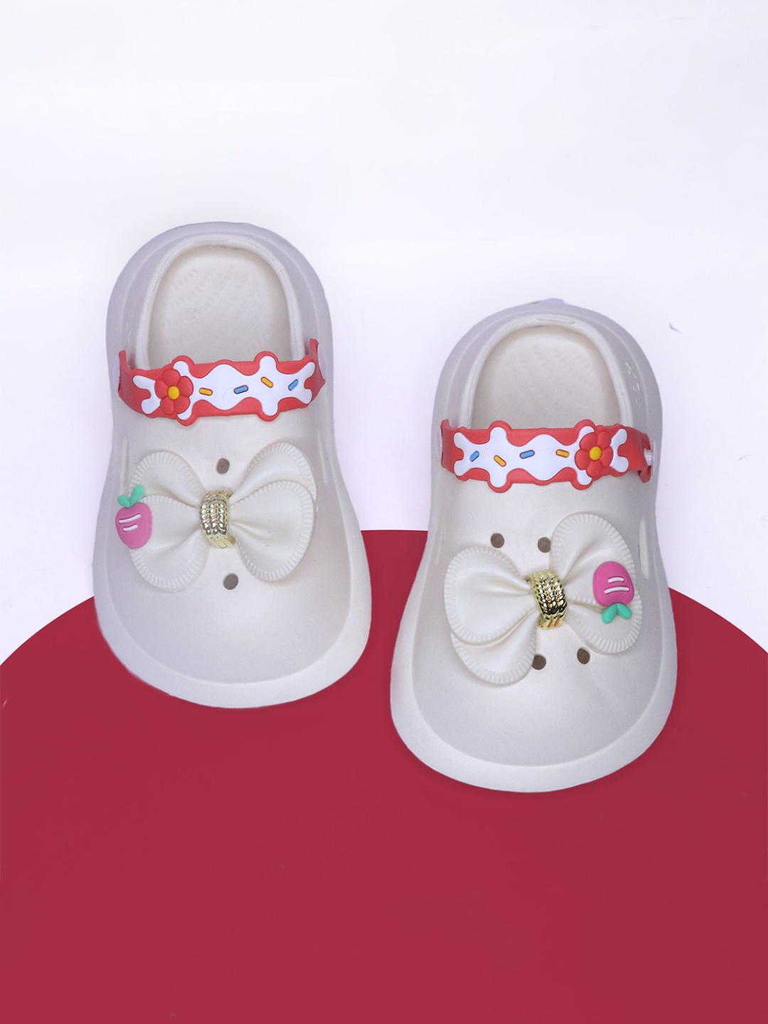 

BAESD Girls Croslite Clogs, Beige