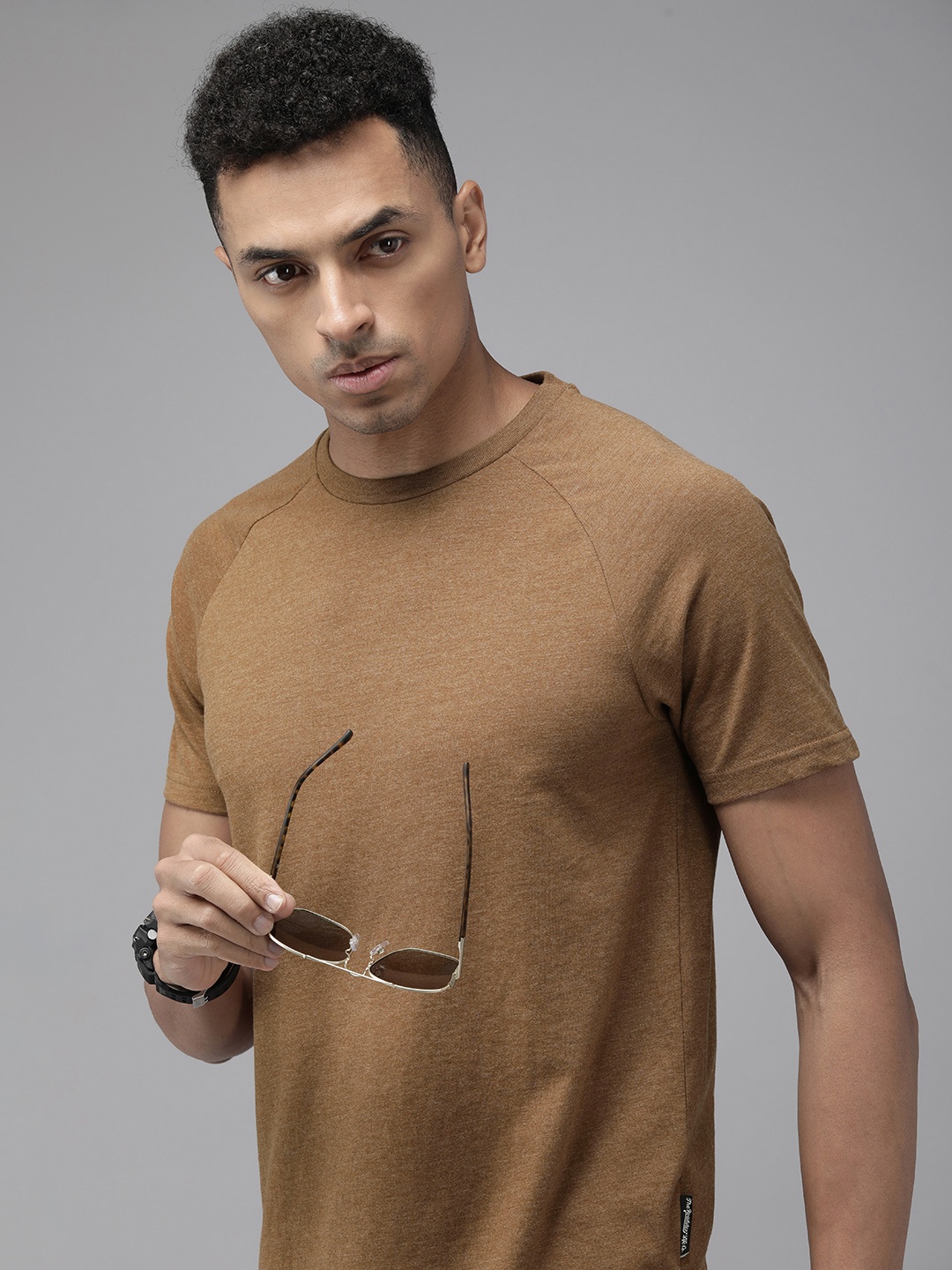

The Roadster Life Co. Raglan Sleeves T-shirt, Brown