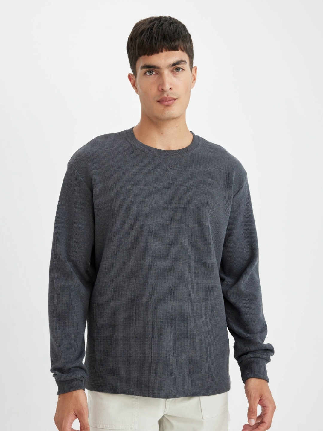 

DeFacto Men Self Design Round Neck Cotton T-shirt, Grey