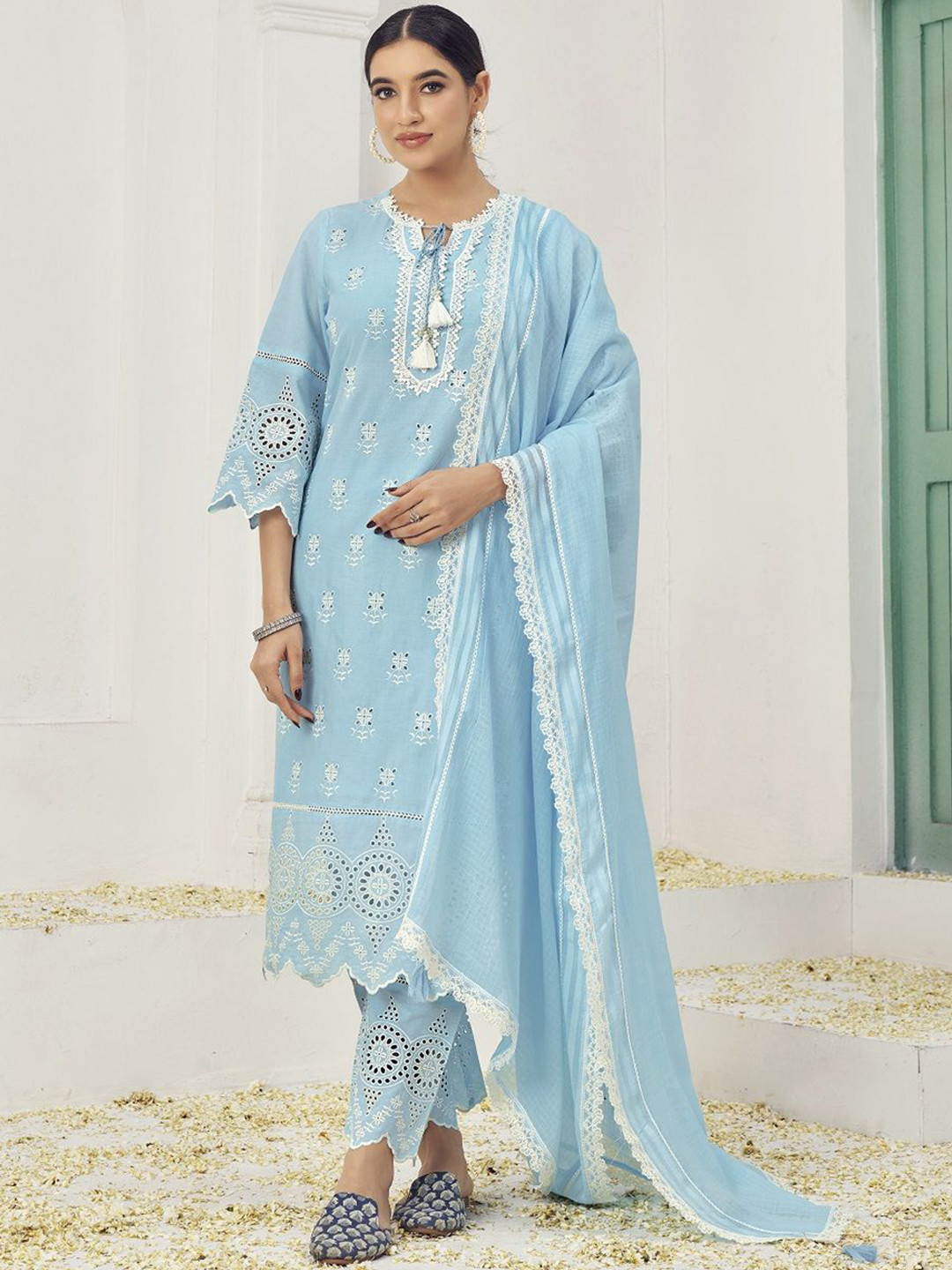 

JIVORA Floral Embroidered Tie Up Neck Straight Kurta with Trousers & Dupatta, Turquoise blue