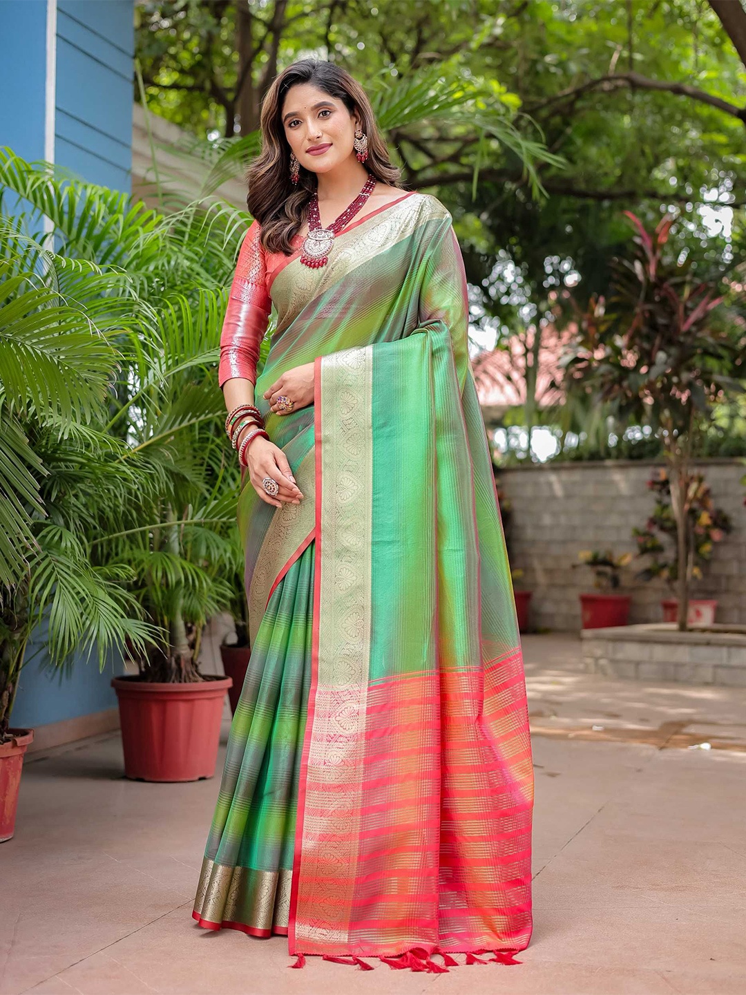 

Kandora Woven Design Zari Pure Silk Banarasi Saree, Green