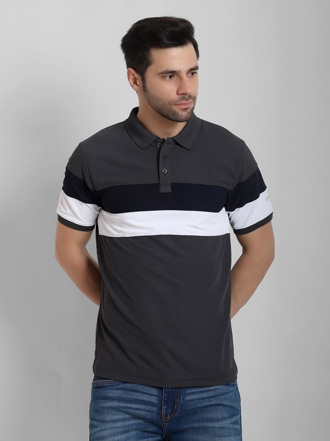 

Canjuice Men Colourblocked Polo Collar T-shirt, Charcoal