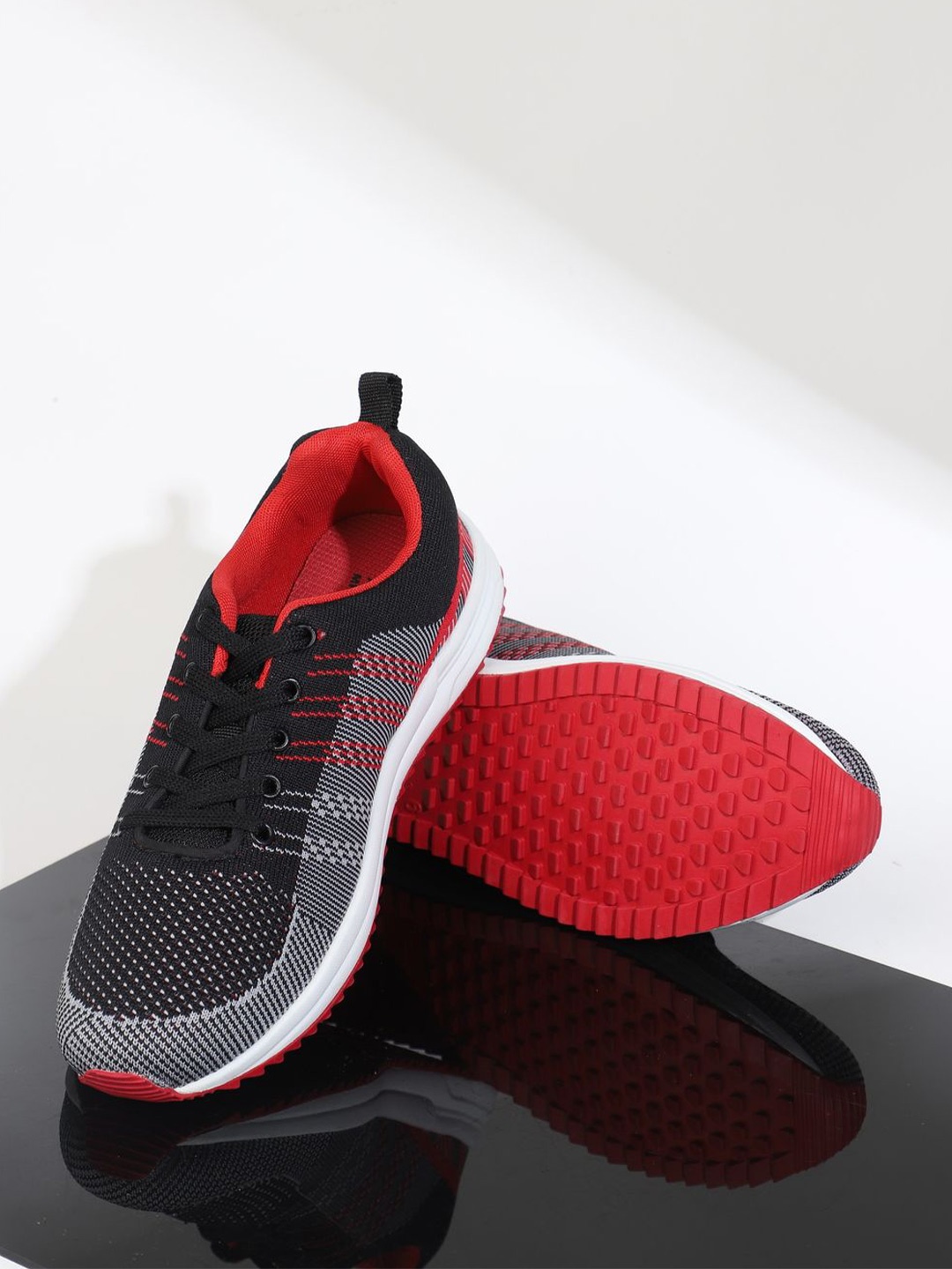 

Goldstar Women Mesh Running Non-Marking Shoes, Black