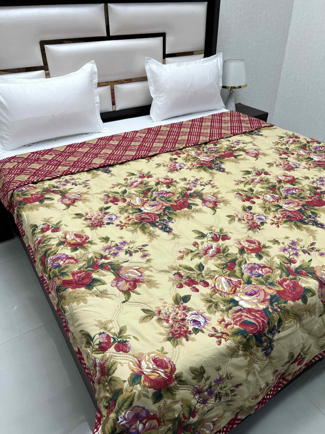 

Pure Decor Doze Red & Green Floral AC Room 233 GSM Reversible Double Bed Comforter