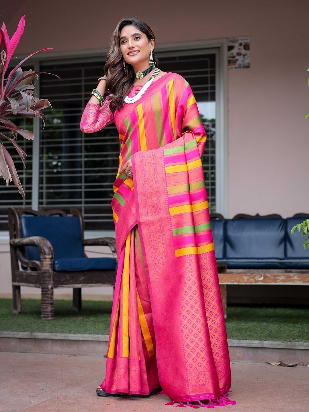 

Kandora Woven Design Zari Pure Silk Kanjeevaram Saree, Pink