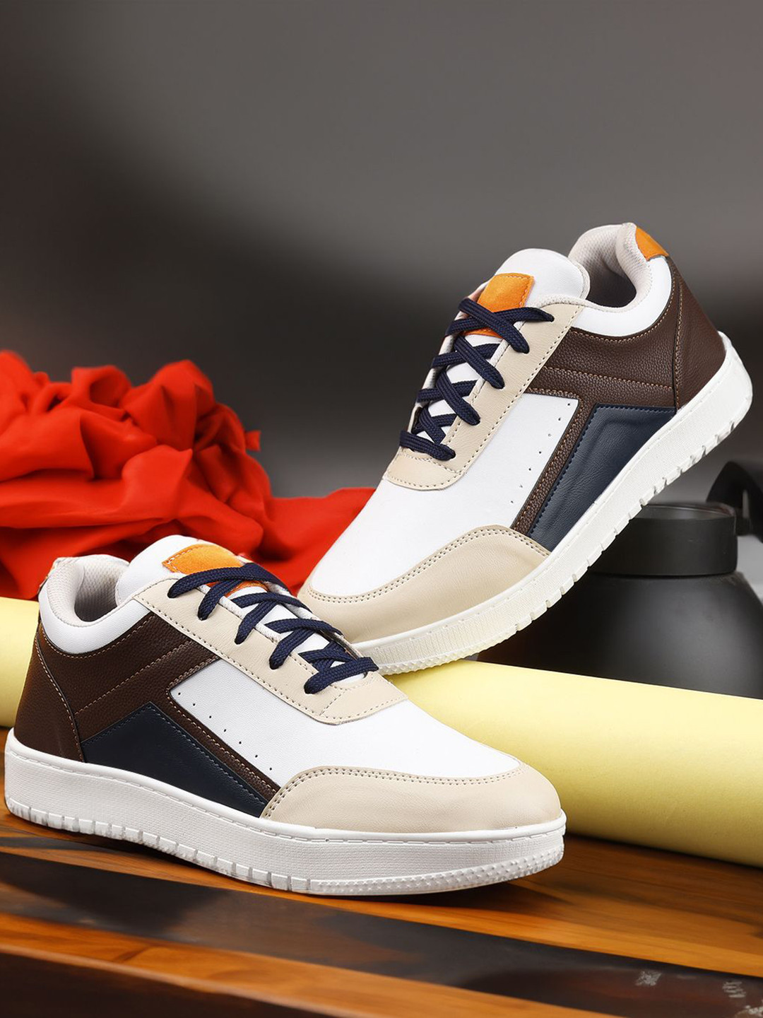 

Kook N Keech Men Colourblocked Lace-Up Sneakers, White