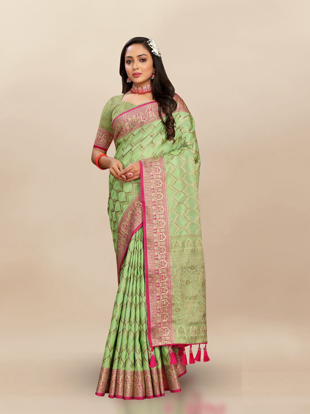 

MOKSHA DESIGNS Ethnic Motifs Zari Pure Silk Paithani Saree, Green