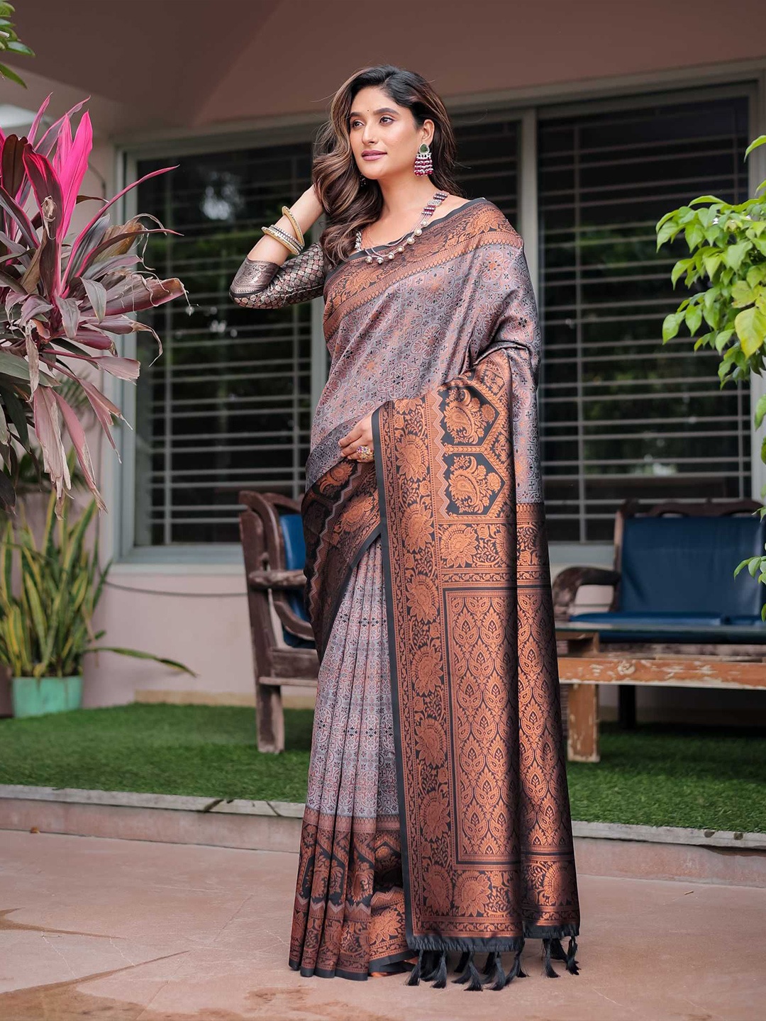 

Kandora Woven Design Zari Pure Silk Banarasi Saree, Grey