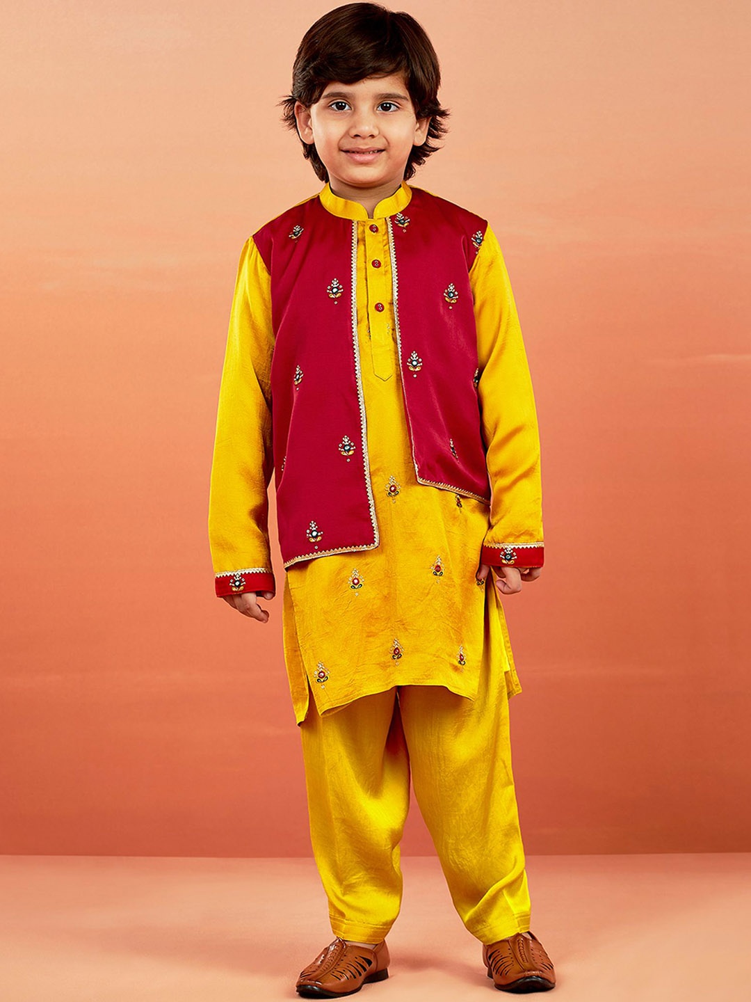 

VASTRAMAY Boys Floral Embroidered Regular Thread Work Kurta With Pyjama, Mustard