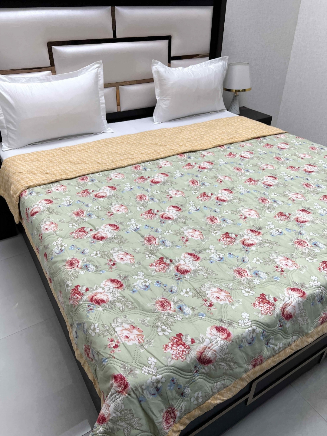 

Pure Decor Doze Green & Red Floral AC Room 210 GSM Reversible King Double Bed Comforter