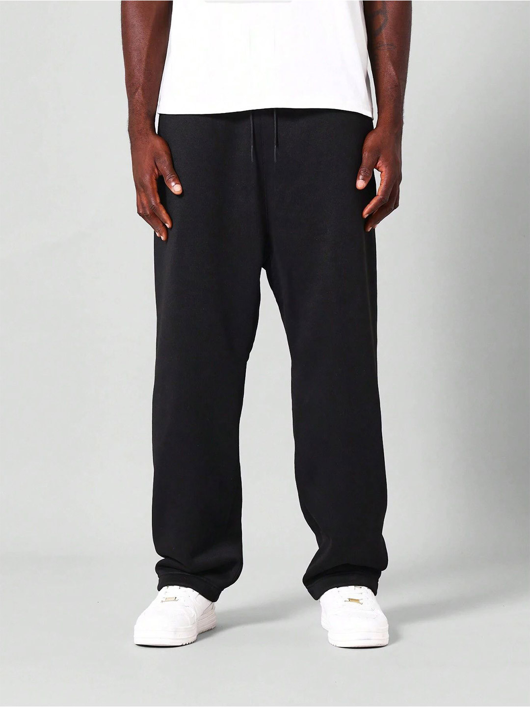 

NOBERO Men Straight Fit Joggers, Black