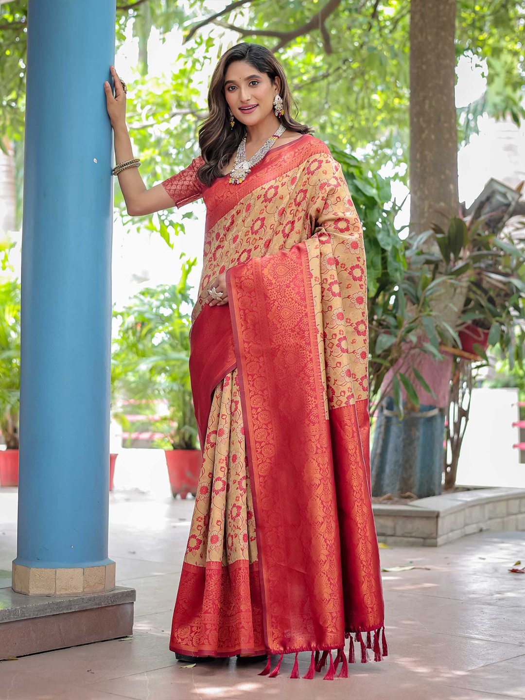 

Kandora Woven Design Zari Pure Silk Banarasi Saree, Mustard