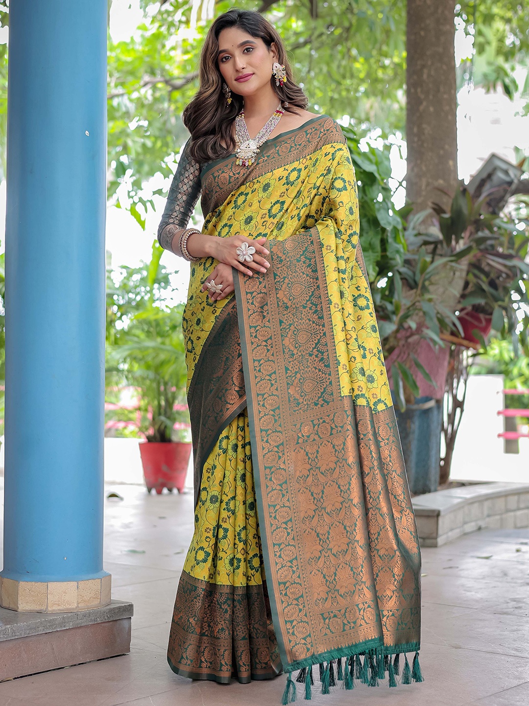 

KIMISHA Woven Design Zari Silk Blend Kanjeevaram Saree, Yellow