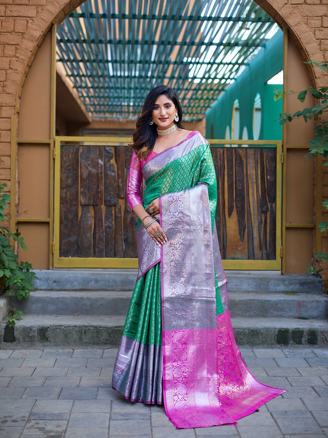 

Kandora Woven Design Zari Pure Silk Banarasi Saree, Teal