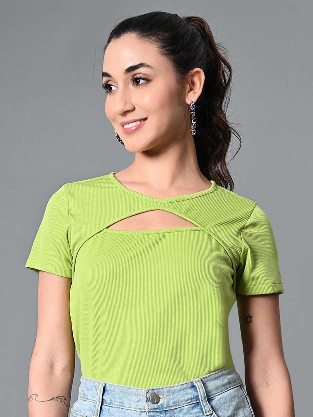 

The Roadster Lifestyle Co Cut-out Round Neck Short Sleeves Top, Green