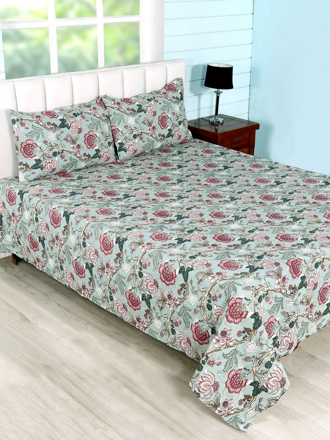 

Soumya Green & Red Ethnic Motifs 260 TC Queen Bedsheet With 2 Pillow Covers
