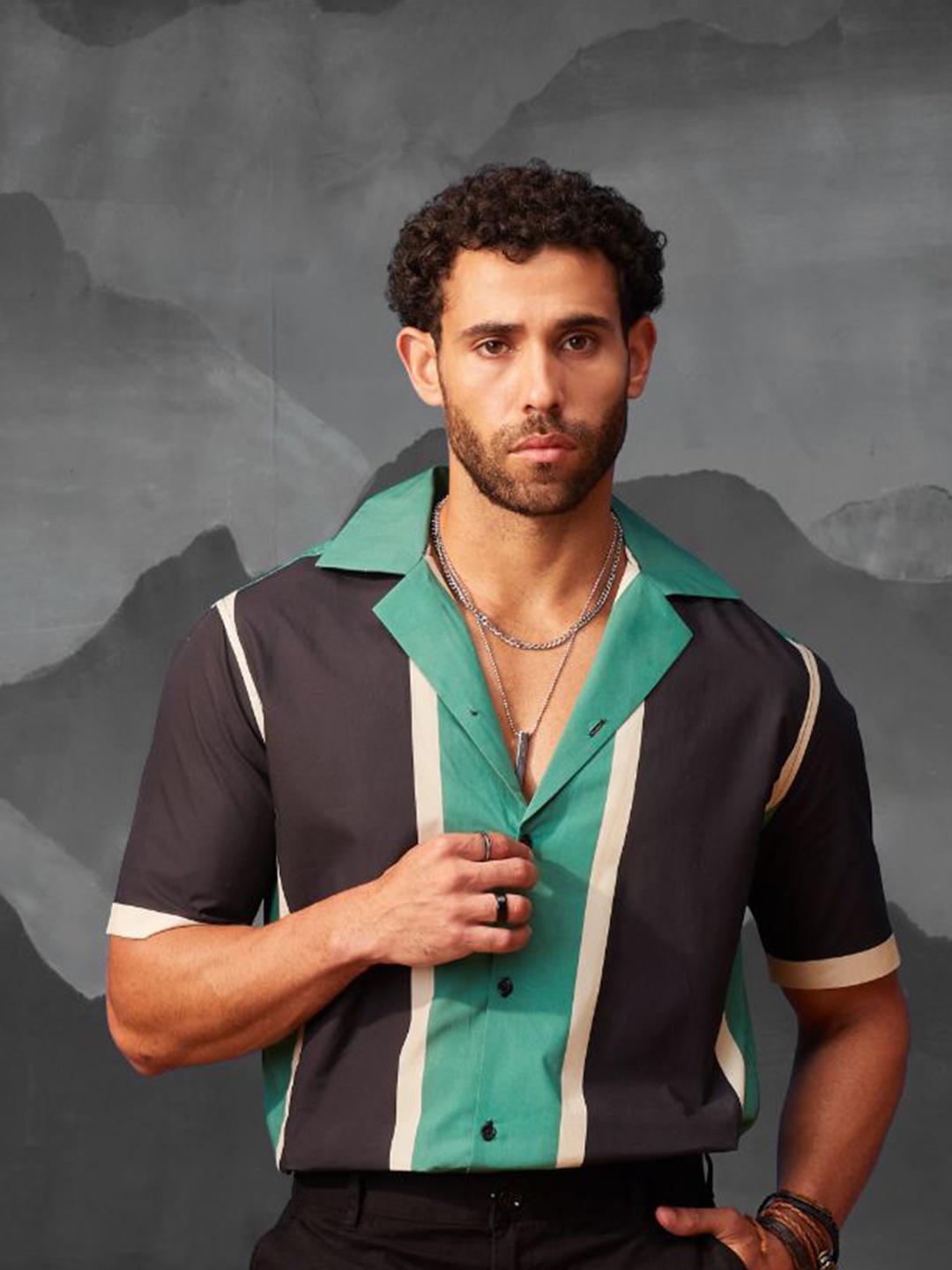 

CMGE Men Relaxed Multi Stripes Opaque Striped Casual Shirt