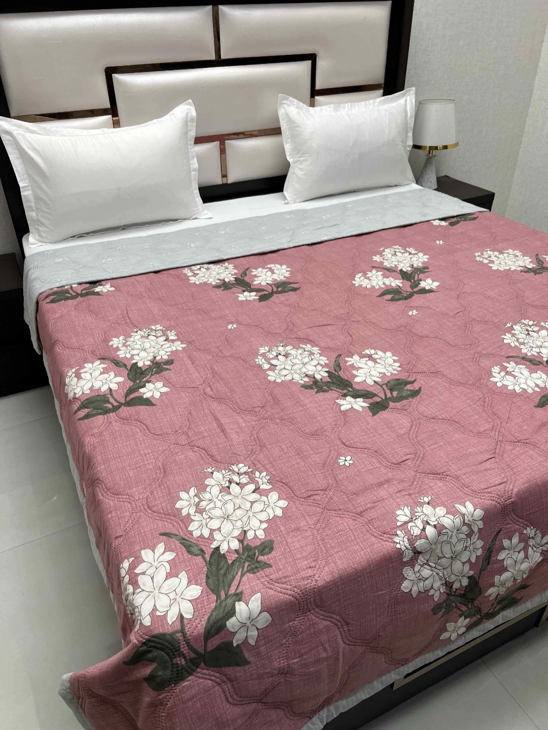

Pure Decor Doze Maroon & White Floral AC Room 350 GSM Reversible King Double Bed Comforter