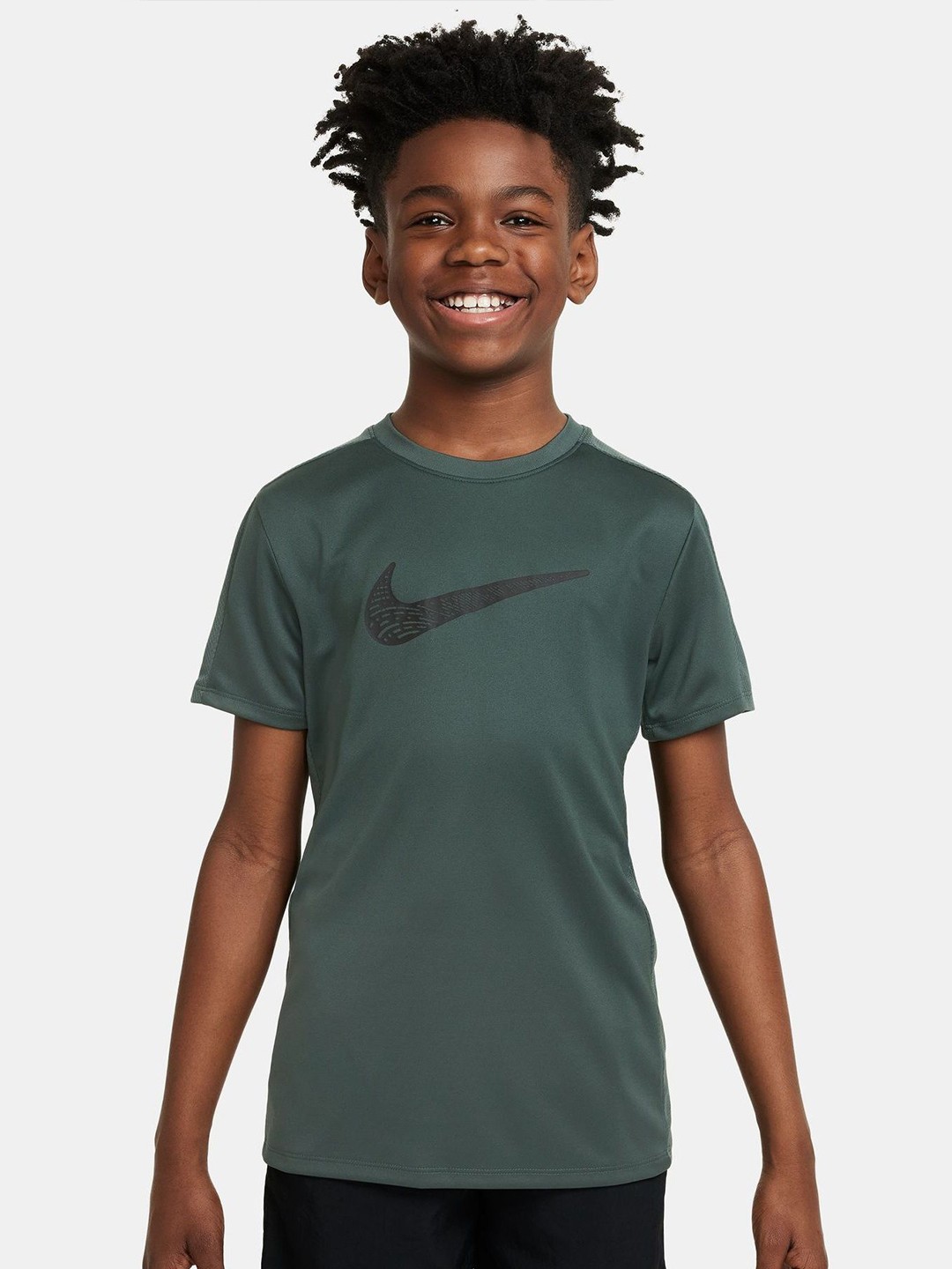 

Nike Trophy23 Older Kids' Dri-FIT Short-Sleeve Top, Green