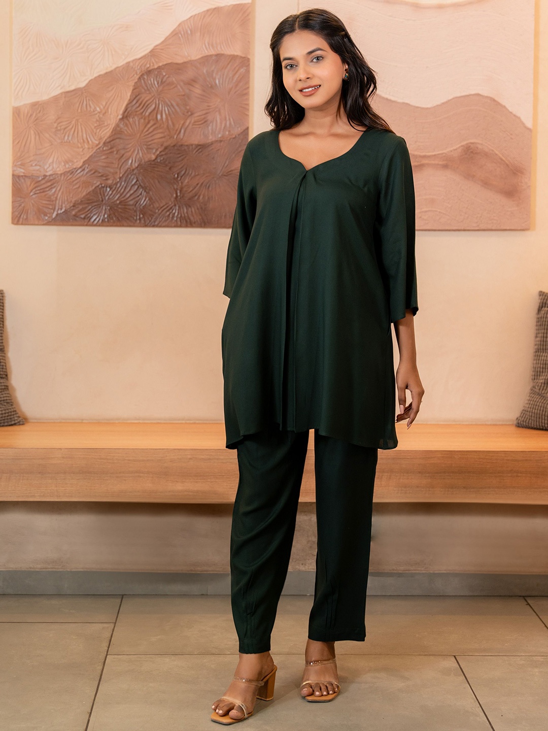 

GULABOSITABO Women Shawl Collar Solid Top, Green