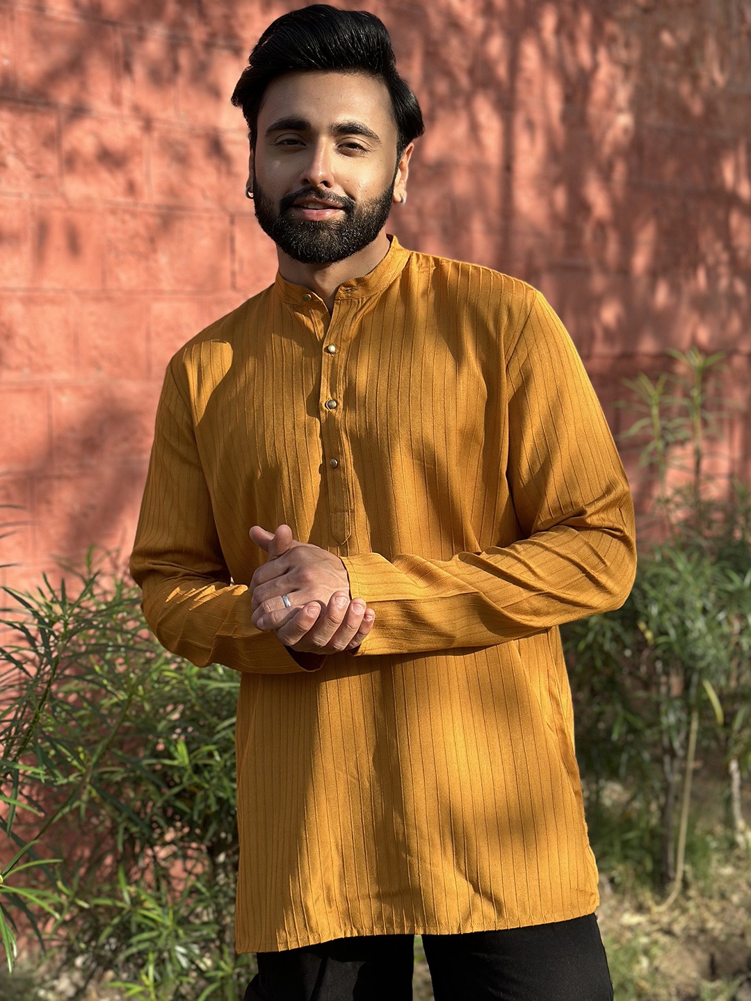 

Ethnic India Striped Mandarin Collar Straight Short Kurta, Yellow
