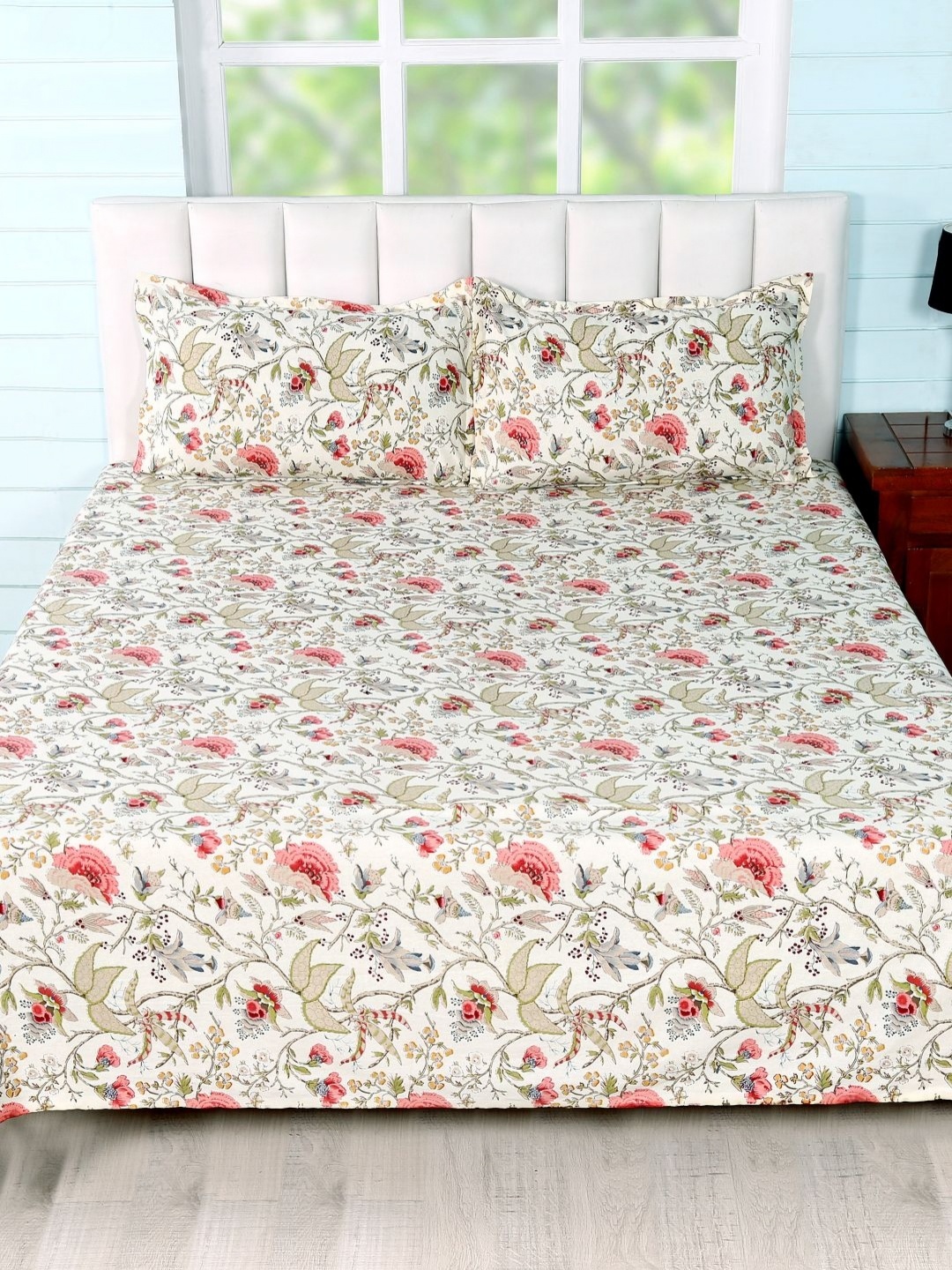 

Soumya Beige & Red Ethnic Motifs Pure Cotton 260 TC Queen Bedsheet With 2 Pillow Covers