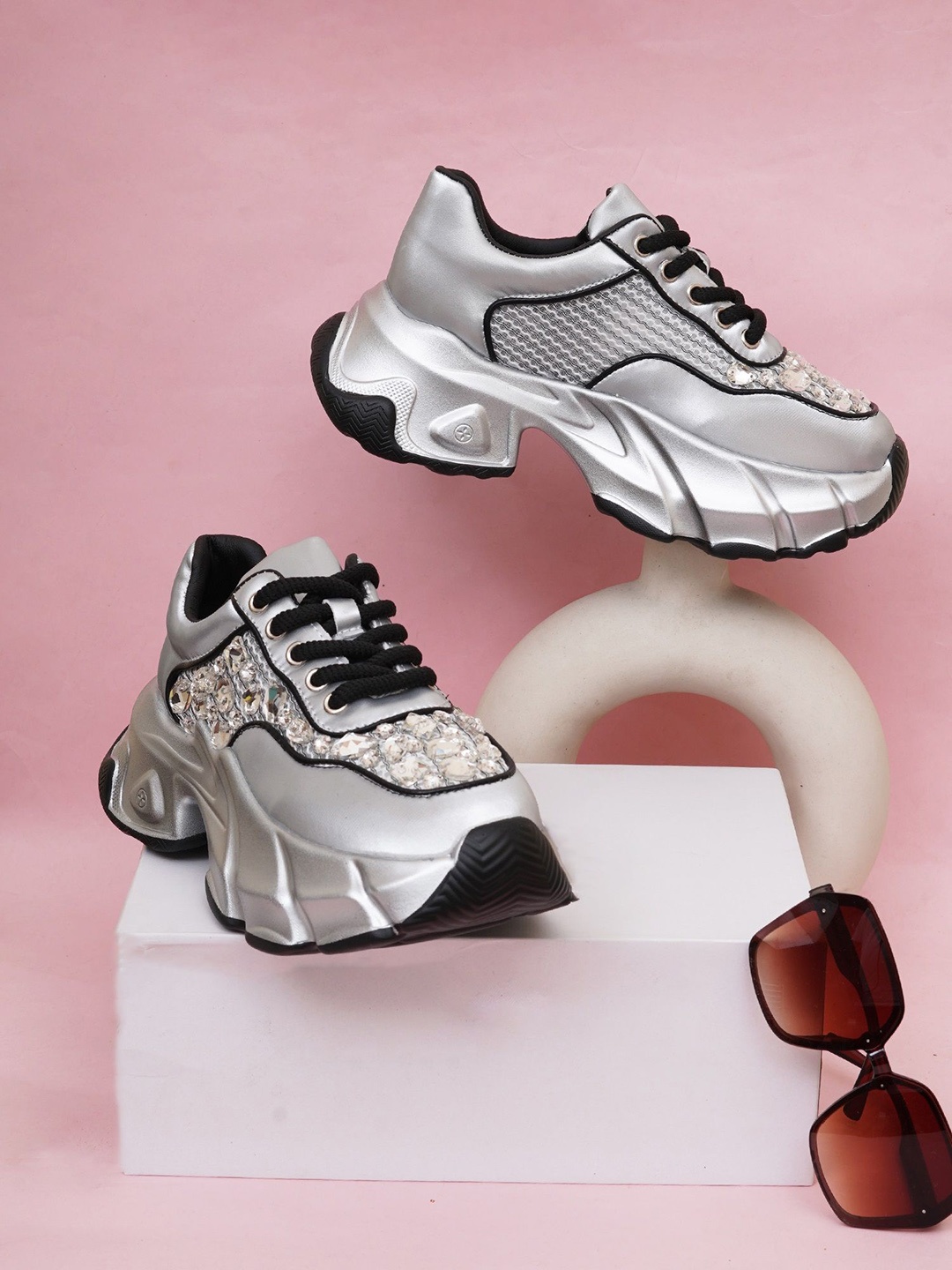 

THE WHITE POLE Women Sneakers, Silver